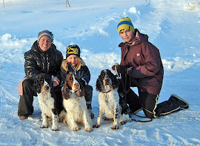 Familjen Padel med hundarna Moya Kiwi och Cara